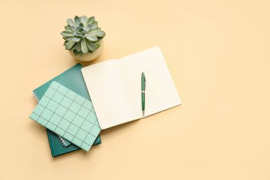 Renk tablosunda farklı ofis araçları