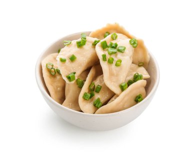 Beyaz arka planda lezzetli hamur tatlısı olan kase