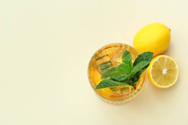 Renkli limonlu buzlu çay.