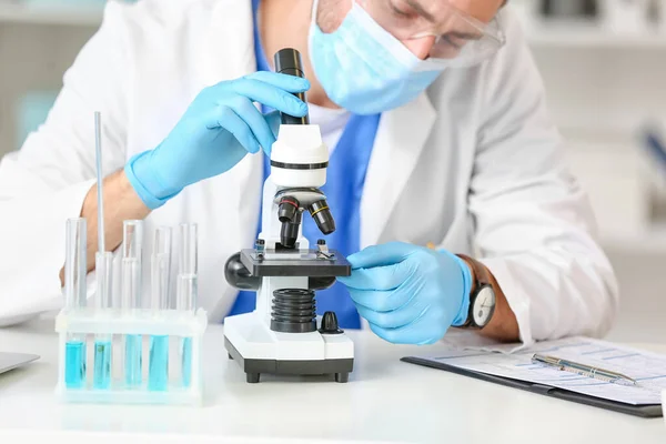 Male Scientist Working Laboratory — Stock Photo, Image