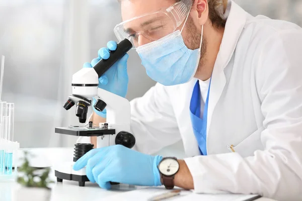 Male Scientist Working Laboratory — Stock Photo, Image