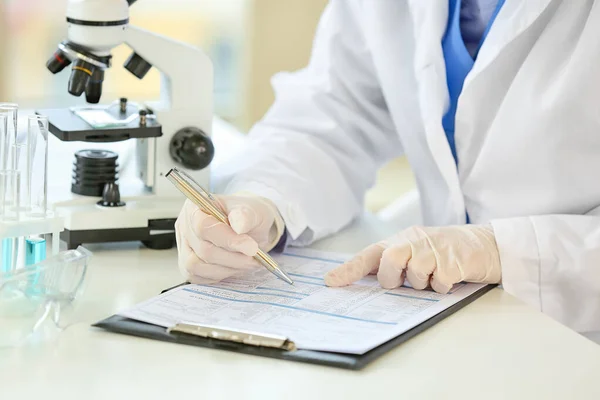 Female Scientist Working Laboratory Closeup — Stock Photo, Image