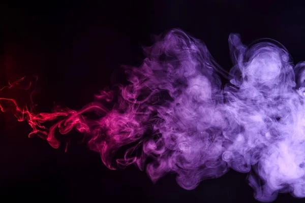 暗い背景に煙の色 — ストック写真