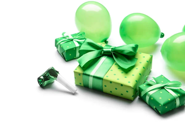 Caixas Presente Com Balões Silenciador Sobre Fundo Branco — Fotografia de Stock