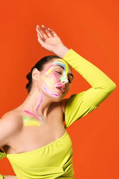Beautiful Young Woman Paint Her Body Color Background — Stock Photo, Image