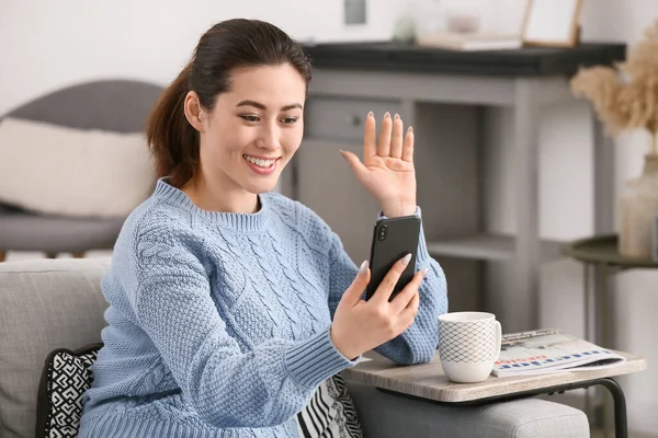 Young Woman Taking Selfie Home — Stock Photo, Image