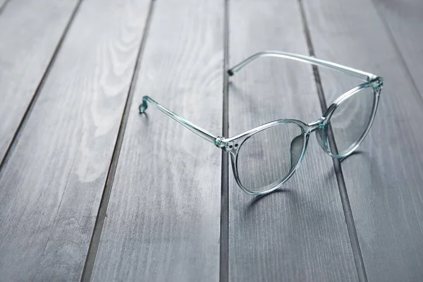 Stilvolle Brille Auf Grauem Holzhintergrund — Stockfoto