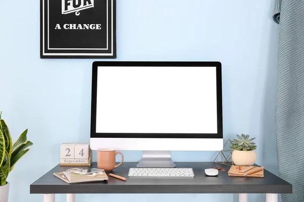 Stylish Workplace Modern Computer Table Color Wall — Stock Photo, Image