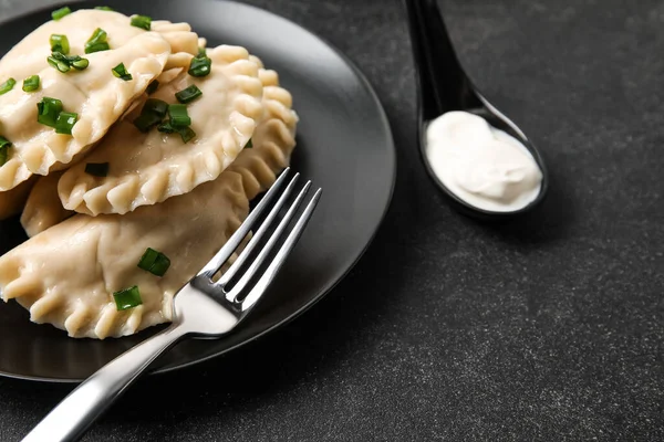 Plate Tasty Dumplings Sour Cream Dark Background — Stock Photo, Image