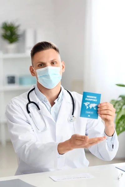 Male Doctor Immune Passport Clinic — Stock Photo, Image