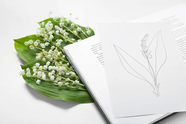 Vackra Liljekonvalj Blommor Bok Och Gratulationskort Vit Bakgrund — Stockfoto