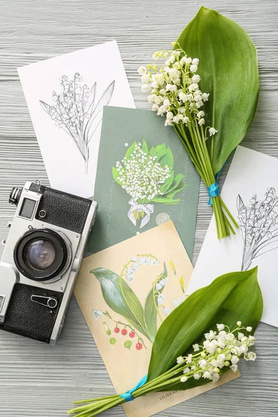 Красиві Квіти Лілією Долині Фотоапарат Вітальні Листівки Світлому Дерев Яному — стокове фото