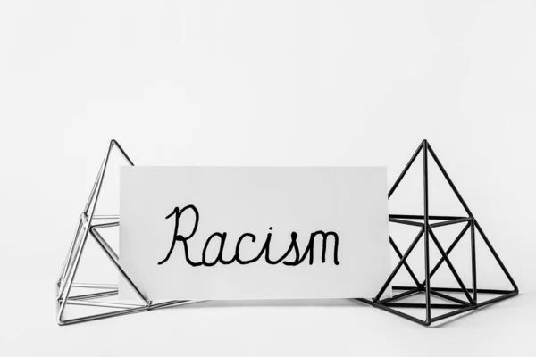 Pieza Papel Con Palabra Racismo Decoración Sobre Fondo Blanco — Foto de Stock