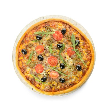 Beyaz arka planda lezzetli pizzalı tahta