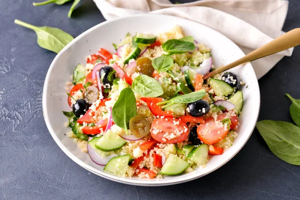 Bol Avec Couscous Légumes Sur Fond Sombre — Photo