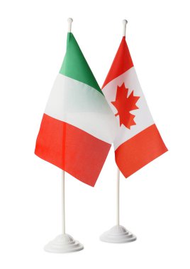 Beyaz arkaplanda İtalya ve Kanada bayrakları