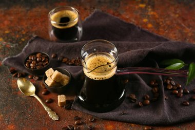 Aromatik Türk kahvesi, şeker ve fasulye aromalı kompozisyon