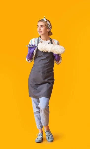 Young Woman Dust Brush Color Background — Stock Photo, Image