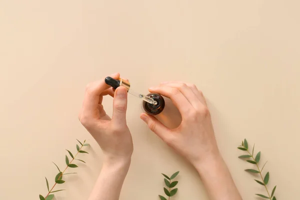 Female Hands Bottle Essential Oil Color Background — Stock Photo, Image