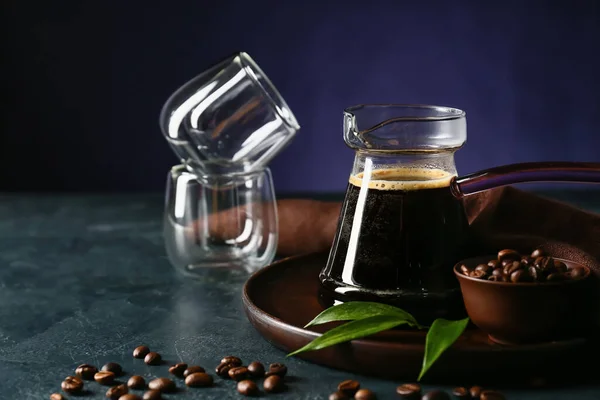 Samenstelling Met Aromatische Turkse Koffie Bonen Donkere Achtergrond — Stockfoto