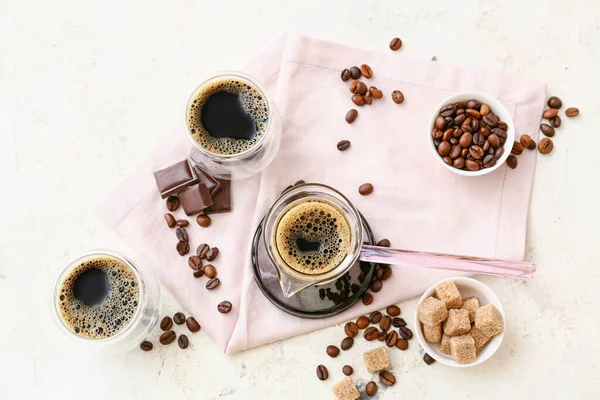 Samenstelling Met Aromatische Turkse Koffie Zoetigheden Bonen Lichte Ondergrond — Stockfoto