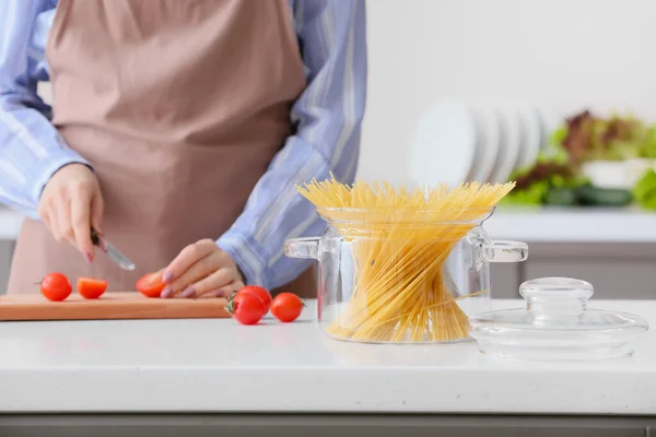Woman Cooking Pasta Kitchen — Stock Photo, Image