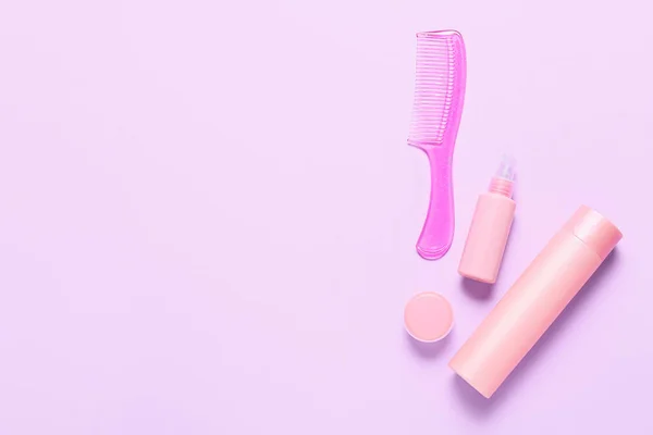 Peine Para Cabello Cosméticos Sobre Fondo Color —  Fotos de Stock