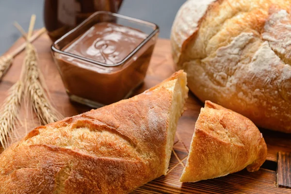 Taze Fransız Ekmeği Masada — Stok fotoğraf