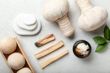 Işık arkaplanındaki güzel spa kompozisyonu