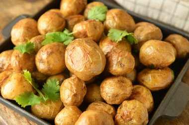 Lezzetli fırında patates.