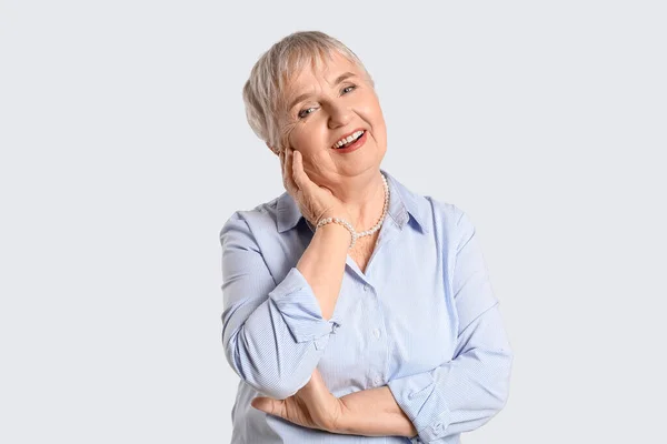 Portrait Stylish Senior Woman Light Background — Stock Photo, Image