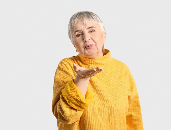 Portrait Femme Âgée Élégante Sur Fond Clair — Photo