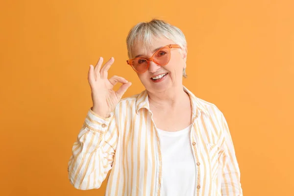 Portrait Stylish Senior Woman Color Background — Stock Photo, Image