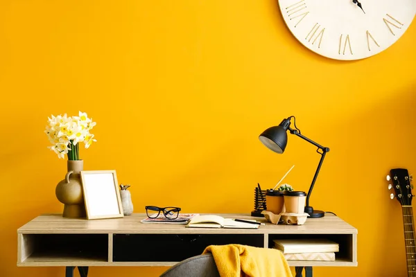 Comfortable Workplace Color Wall — Stock Photo, Image