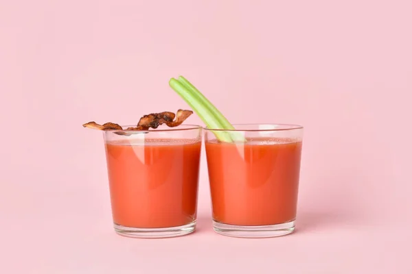Glasses Bloody Mary Cocktail Garnished Bacon Color Background — Stock Photo, Image