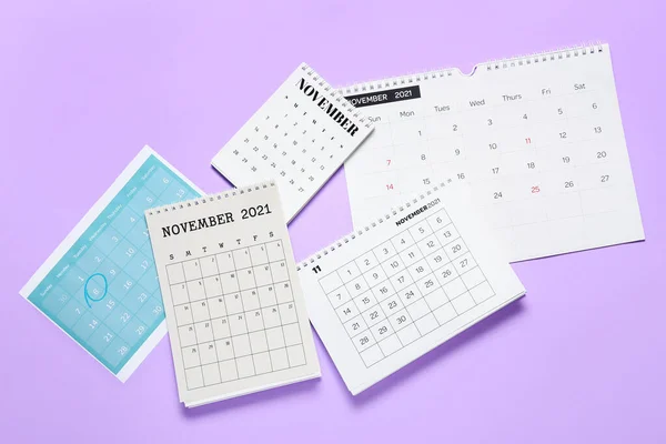 Διαφορετικά Ημερολόγια Στο Φόντο Χρώματος — Φωτογραφία Αρχείου