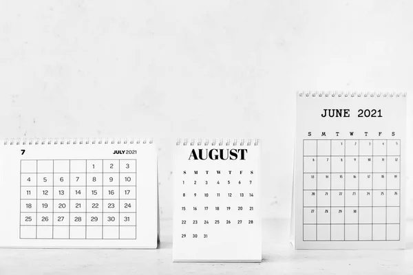 Capovolgere Calendari Carta Sfondo Chiaro — Foto Stock