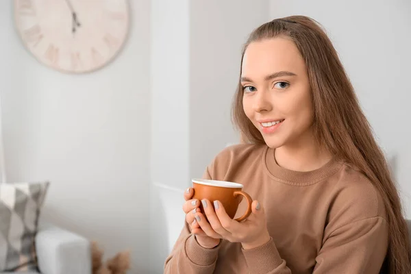 Mulher Bonita Com Xícara Café Casa — Fotografia de Stock