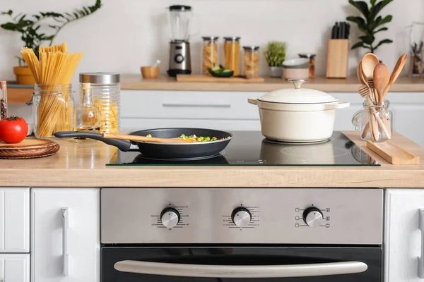Сучасна Електрична Плита Посуд Кухні — стокове фото