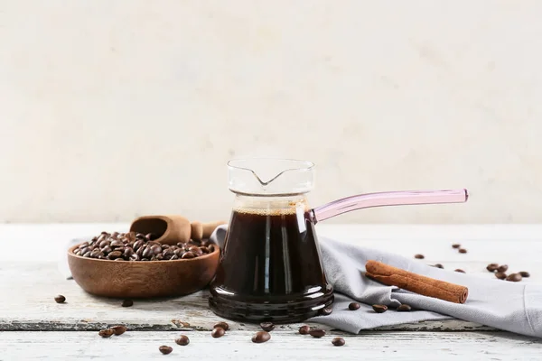 Potje Met Heerlijke Turkse Koffie Bord Met Bonen Lichte Houten — Stockfoto