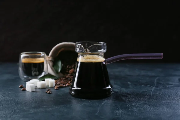 Pot Kopje Met Heerlijke Turkse Koffie Donkere Achtergrond — Stockfoto