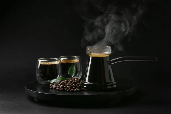 Pote Xícaras Com Café Turco Quente Fundo Escuro — Fotografia de Stock