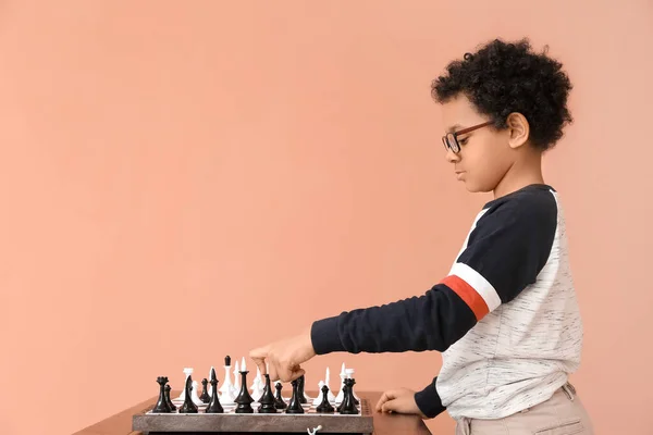 Cute African American Boy Playing Chess Color Background — Stock Photo, Image