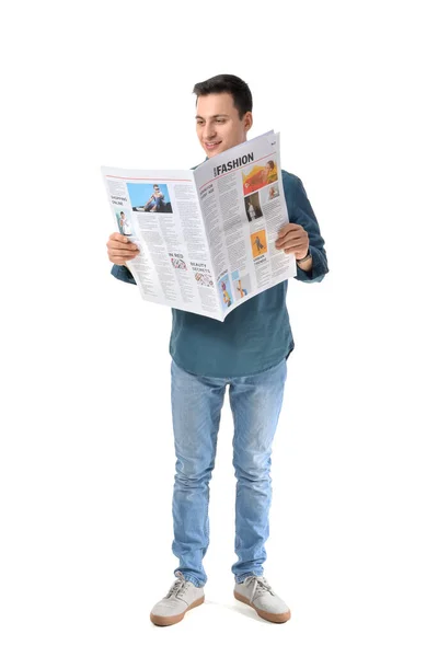 Junger Mann Liest Zeitung Auf Weißem Hintergrund — Stockfoto