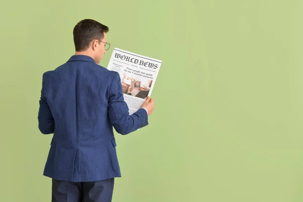 Young Businessman Reading Newspaper Color Background — Stock Photo, Image