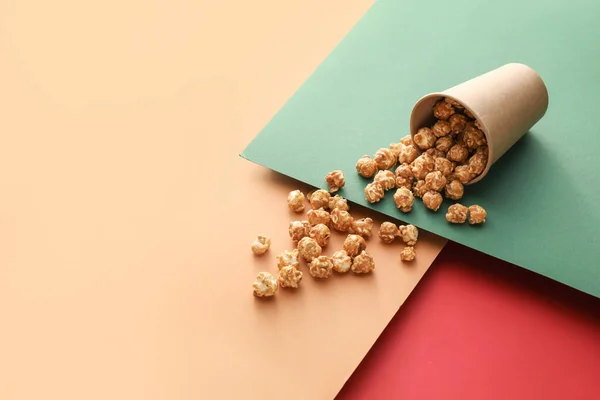 Paper Cup Tasty Caramel Popcorn Color Background — Stock Photo, Image