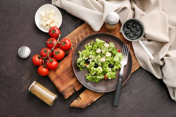 Wooden Plate Fresh Greek Salad Dark Background — Stock Photo, Image