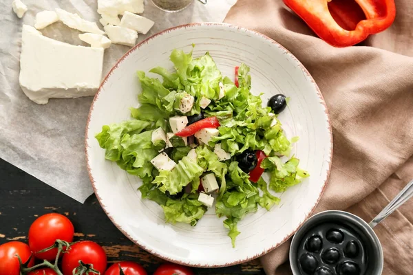 Plate Fresh Greek Salad Ingredients Dark Wooden Background — Stock Photo, Image