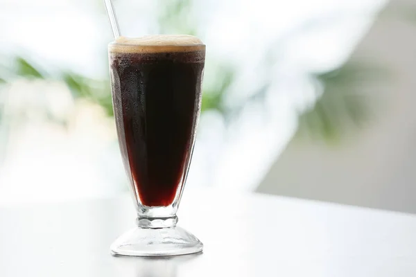 Glas Leckeren Eiskaffees Auf Dem Tisch — Stockfoto