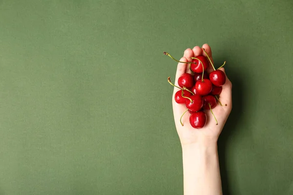 Female Hand Heap Tasty Ripe Cherry Color Background — Stock Photo, Image